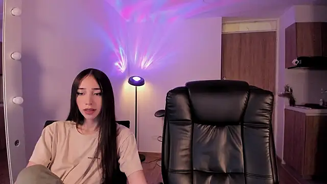 Mikeyvioleta  online show from April 15, 2026, 11:16 pm