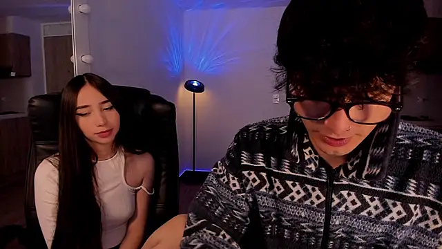 Snapshot of Mikeyvioleta_ chatting on November 22, 2025, 8:51 pm Mikeyvioleta online show from November 22, 2025, 8:51 pm