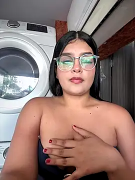 Lucianacuoper online show from November 15, 2025, 7:07 pm