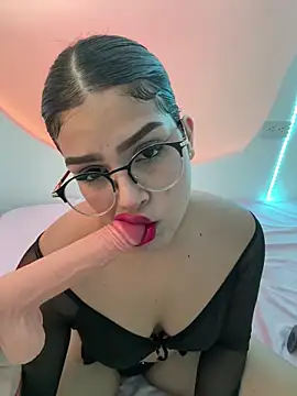 Lucianacuoper online show from November 5, 2025, 9:07 pm