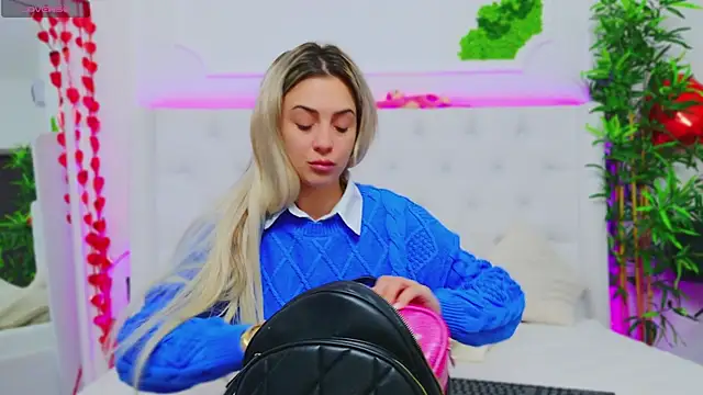 Snapshot of AriannaSins chatting on February 26, 2025, 2:05 pm AriannaSins online show from February 26, 2025, 2:05 pm