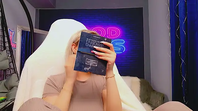 AriannaSins online show from March 6, 2026, 5:35 am