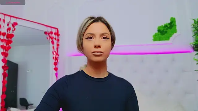 Snapshot of AriannaSins chatting on February 28, 2025, 4:20 pm AriannaSins online show from February 28, 2025, 4:20 pm