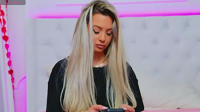 Snapshot of AriannaSins chatting on February 27, 2025, 7:37 pm AriannaSins online show from February 27, 2025, 7:37 pm