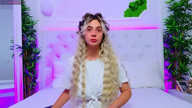 AriannaSins online show from November 3, 2025, 1:15 pm