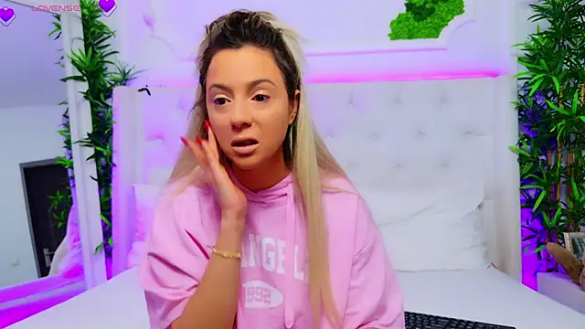 AriannaSins online show from December 1, 2025, 1:23 pm