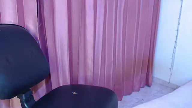 Snapshot of antonella_rosecs chatting on February 5, 2026, 4:30 am antonella rosecs online show from February 5, 2026, 4:30 am