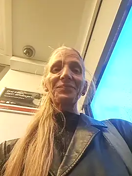 Snapshot of Cheryl_F chatting on May 11, 2026, 6:27 pm Cheryl F online show from May 11, 2026, 6:27 pm