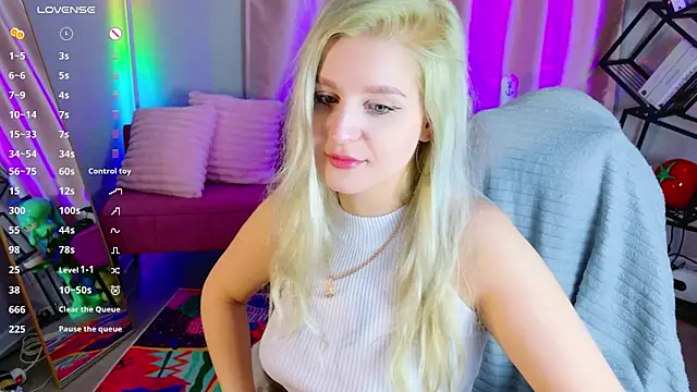 Snapshot of cold_blondie chatting on May 7, 2026, 5:55 am cold blondie online show from May 7, 2026, 5:55 am