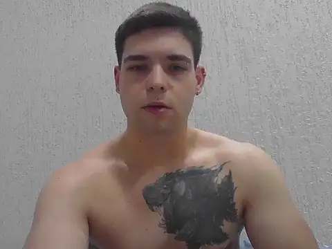 Snapshot of Zure-xxx chatting on November 7, 2025, 8:13 pm Zure-xxx online show from November 7, 2025, 8:13 pm