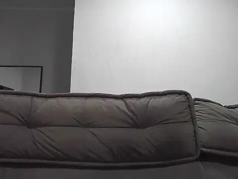 Snapshot of Zure-xxx chatting on October 18, 2025, 5:37 pm Zure-xxx online show from October 18, 2025, 5:37 pm