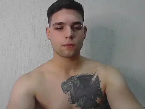 Snapshot of Zure-xxx chatting on January 5, 2026, 7:39 pm Zure-xxx online show from January 5, 2026, 7:39 pm