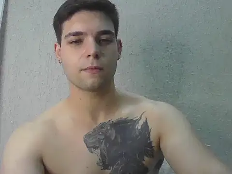 Snapshot of Zure-xxx chatting on February 4, 2026, 9:32 pm Zure-xxx online show from February 4, 2026, 9:32 pm