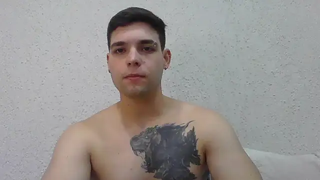 Snapshot of Zure-xxx chatting on July 7, 2026, 9:07 pm Zure-xxx online show from July 7, 2026, 9:07 pm