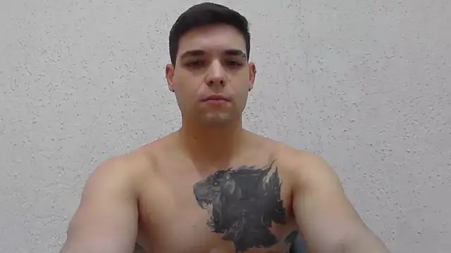Snapshot of Zure-xxx chatting on July 12, 2026, 10:43 pm Zure-xxx online show from July 12, 2026, 10:43 pm