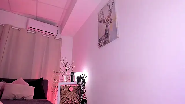 Snapshot of Divine_Madeleine chatting on April 30, 2026, 6:09 am Divine Madeleine online show from April 30, 2026, 6:09 am