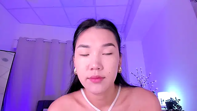 Divine Madeleine online show from July 16, 2026, 6:21 am