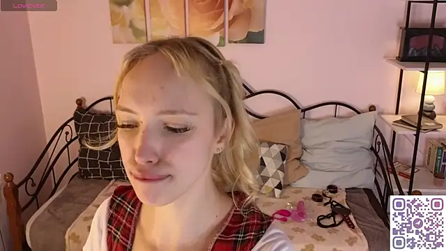 Snapshot of Grace_Glend chatting on May 8, 2026, 11:08 pm Grace Glend online show from May 8, 2026, 11:08 pm