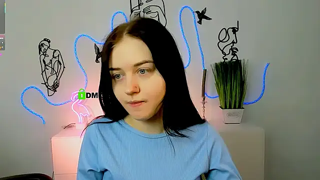 Snapshot of miki_ti chatting on January 19, 2026, 10:19 am miki ti online show from January 19, 2026, 10:19 am