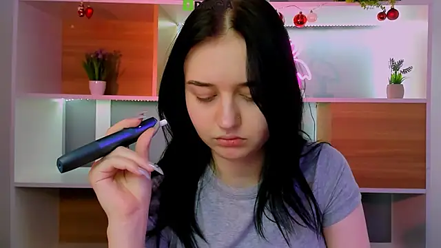 Snapshot of miki_ti chatting on January 7, 2026, 8:41 am miki ti online show from January 7, 2026, 8:41 am