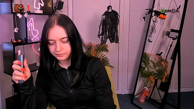 miki ti online show from November 1, 2025, 9:58 am