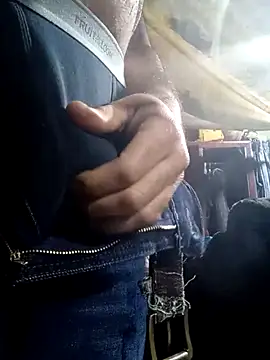 Snapshot of Cogelonregio chatting on December 15, 2025, 3:56 am Cogelonregio online show from December 15, 2025, 3:56 am