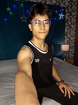 Aaron Eze online show from December 20, 2025, 10:45 pm