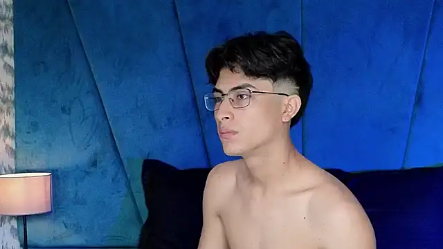 Aaron Eze online show from November 7, 2025, 7:07 pm