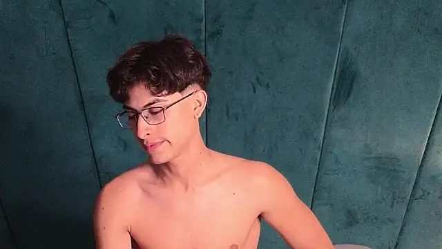 Aaron Eze online show from March 5, 2026, 11:54 pm