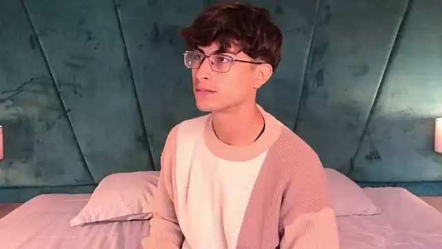 Aaron Eze online show from April 14, 2026, 12:32 pm