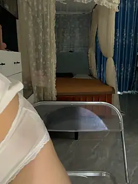 littlesluttycat online show from May 4, 2026, 12:14 am