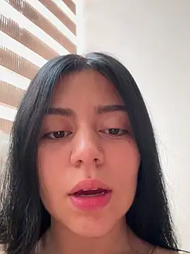 Snapshot of Midori_rosse chatting on February 11, 2026, 7:36 pm Midori rosse online show from February 11, 2026, 7:36 pm