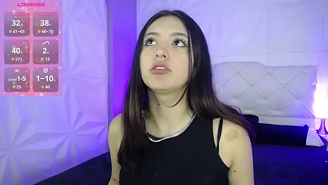 Miss dakota26 online show from October 29, 2025, 8:19 pm