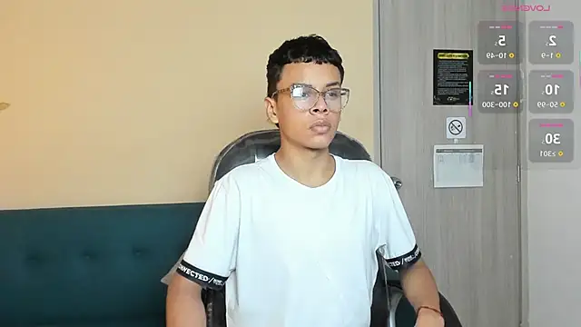 Xavier Fox    online show from November 7, 2025, 4:17 am