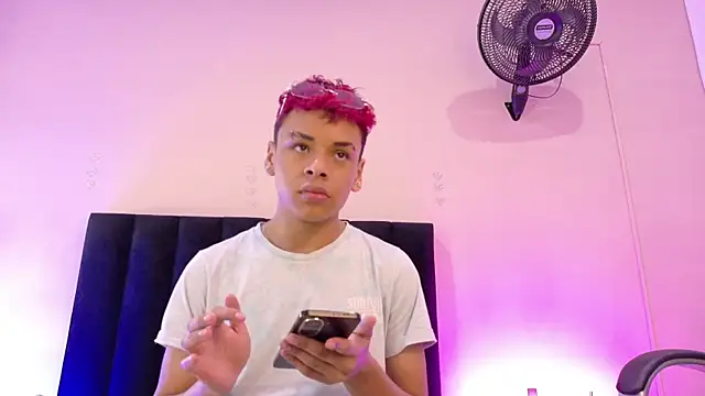 Xavier Fox    online show from January 14, 2026, 4:38 am