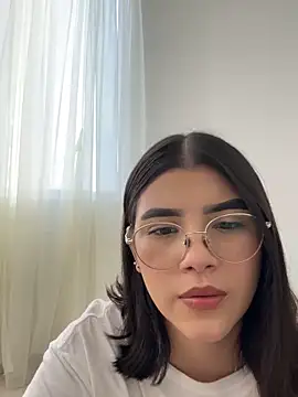 Julietalcl online show from November 14, 2025, 9:07 pm