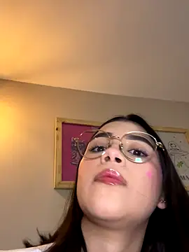 Julietalcl online show from November 24, 2025, 11:05 pm