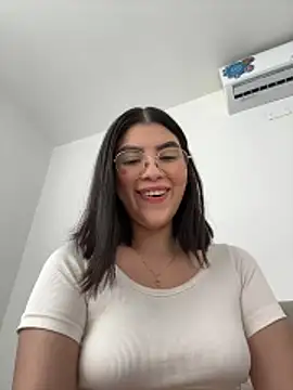 Snapshot of Julietalcl chatting on December 21, 2025, 9:15 pm Julietalcl online show from December 21, 2025, 9:15 pm