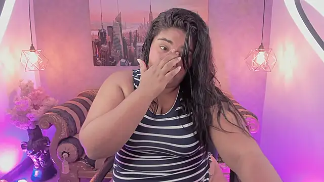 Sara clk online show from November 18, 2025, 7:39 pm