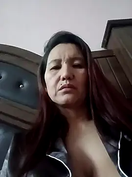 Snapshot of Bigtitsass81 chatting on November 17, 2025, 8:57 pm Bigtitsass81 online show from November 17, 2025, 8:57 pm