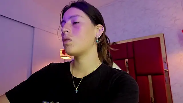 moon winy online show from February 3, 2026, 11:48 am