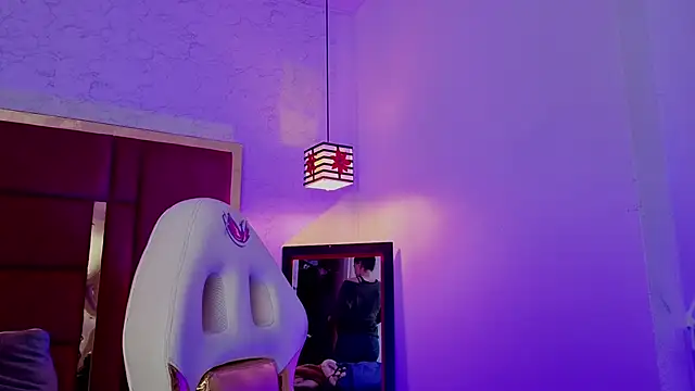 Snapshot of moon_winy chatting on April 12, 2026, 11:35 am moon winy online show from April 12, 2026, 11:35 am