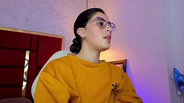 Snapshot of moon_winy chatting on May 12, 2026, 11:16 am moon winy online show from May 12, 2026, 11:16 am