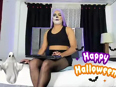 Snapshot of IvettePetit chatting on October 31, 2025, 12:51 am IvettePetit online show from October 31, 2025, 12:51 am