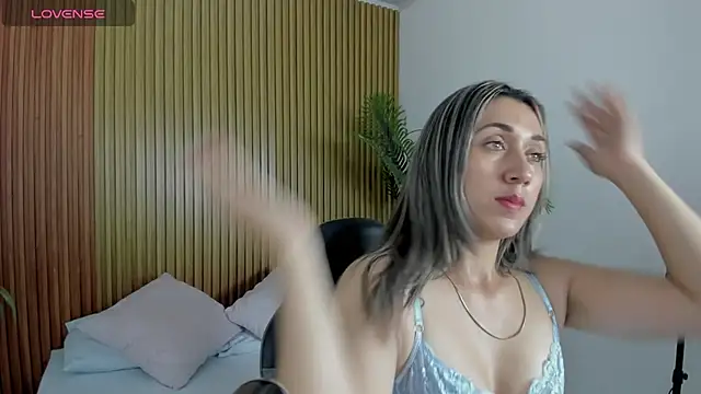 Snapshot of karlyy_ chatting on November 26, 2025, 2:11 am karlyy online show from November 26, 2025, 2:11 am