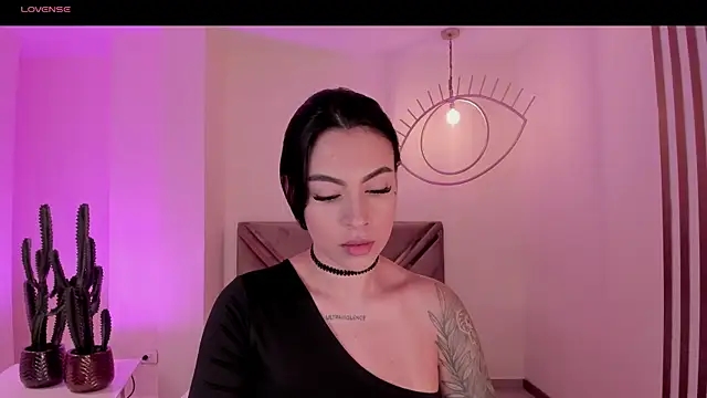 ChristineFord  online show from November 12, 2025, 12:20 pm