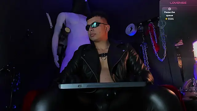 Snapshot of Master_Connor_BDSM chatting on May 11, 2026, 11:13 pm Master Connor BDSM online show from May 11, 2026, 11:13 pm