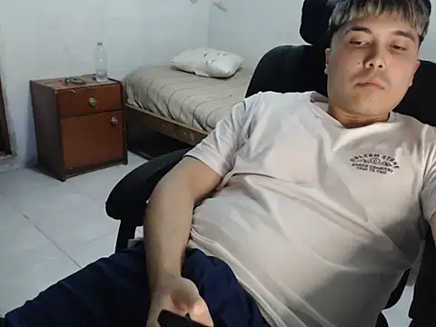 Snapshot of CuteAlexBoy chatting on May 15, 2026, 11:47 pm CuteAlexBoy online show from May 15, 2026, 11:47 pm