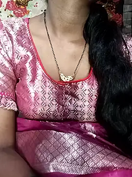 Snapshot of Hot_Lilly02 chatting on November 5, 2025, 8:17 am Hot Lilly02 online show from November 5, 2025, 8:17 am