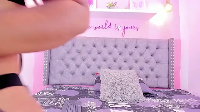 Sophiia 77 online show from February 4, 2026, 10:27 pm